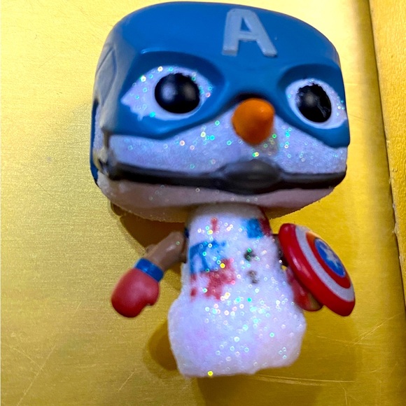 FUNKO MARVEL 2022 HOLIDAY ADVENT POCKET POP CAPTAIN AMERICA GLITTER SNOWMAN 1.5” - Picture 2 of 9